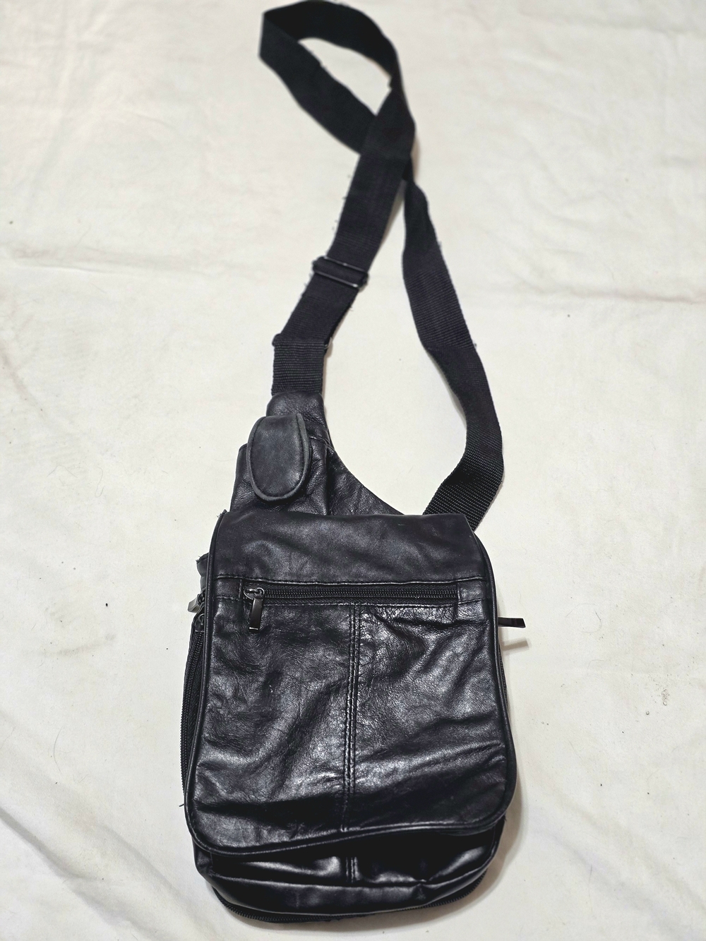 Men's Black Leather Sling Messenger Bag with Adjustable Strap